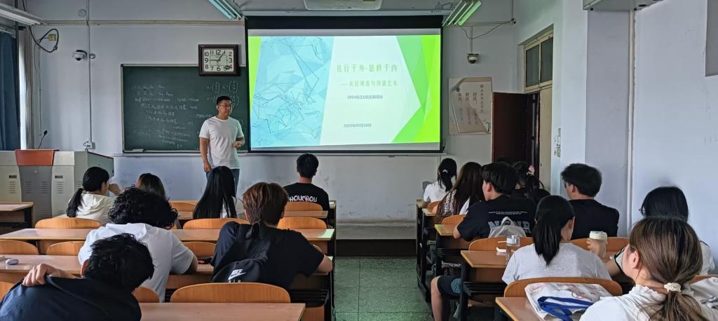 说明: 一群人在开会AI 生成的内容可能不正确。